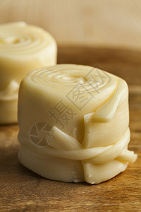 斯洛伐克传统半脂肪蒸汽奶酪称为Parenica图片