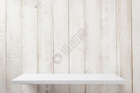 木制墙壁背景纹理上的白色架子图片