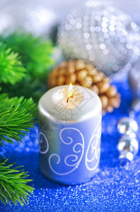 圣诞节背景蜡烛上的装饰图片