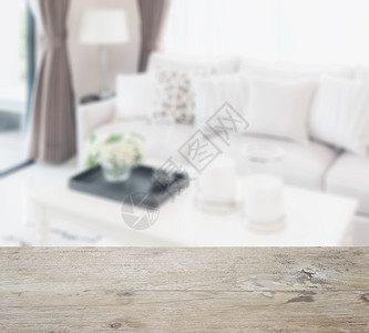 木制桌顶现代客厅设计模糊沙发和灯图片