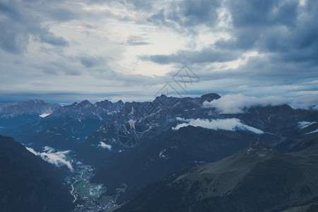 高阿尔卑山地貌图片