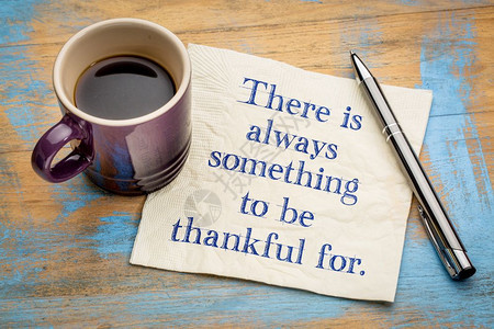 总是有值得感激的东西手写在餐巾纸上加一杯咖啡图片