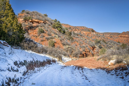 RubyWash冬季风景中的峡谷足迹科罗拉多北部红山开放空间图片