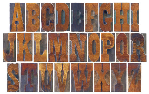 以老式纸质印刷木材型块西部电影和纪念品中流行的法国Clarendon字体用数画过滤器拼贴了26个孤立字母的拼图背景图片
