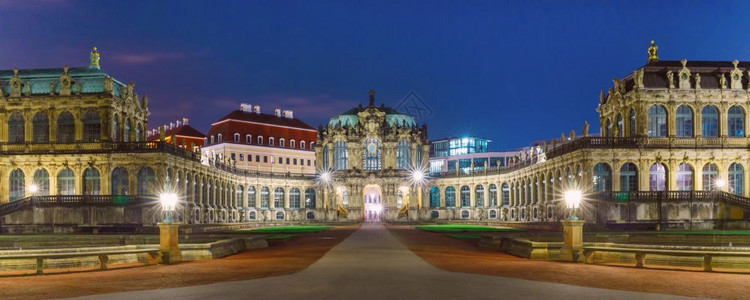 德国累斯顿日夜Zwinger全景Rococo风格的宫全景德国东部萨克森州德累斯顿市Zwinger博物馆全景图片