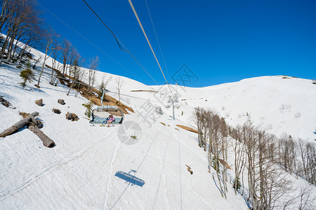 俄罗斯索奇2017年5月日索奇的罗莎胡托尔阿卑斯山度假村滑雪电梯图片