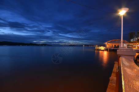 马来西亚萨巴的KotaKinabalu的日落景图片