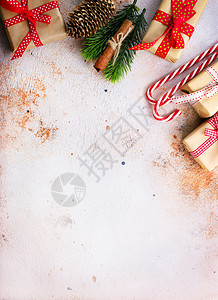 圣诞节背景礼物和桌上的糖果图片