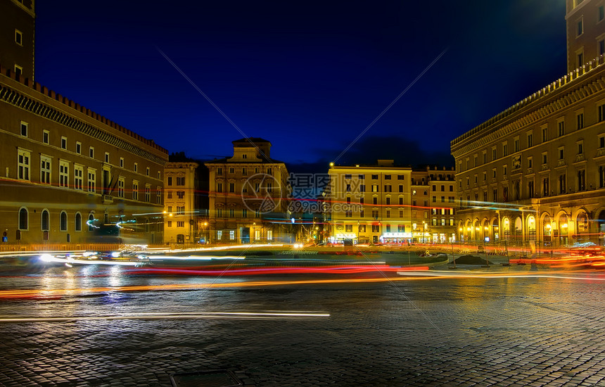 意大利罗马威尼斯广场灯光图片