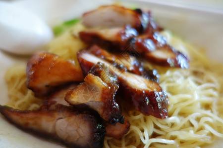 新加坡流行的街头菜豆米面条和猪肉图片