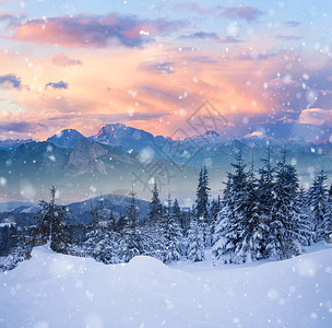 美丽的冬季高山雪地貌意大利多洛米特山脉图片