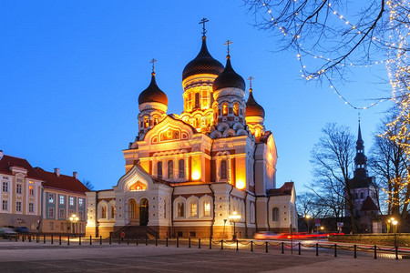亚历山大内夫斯基教堂晚上在塔林俄罗斯东正教亚历山大内夫斯基教堂晚上亮光爱沙尼亚塔林图片