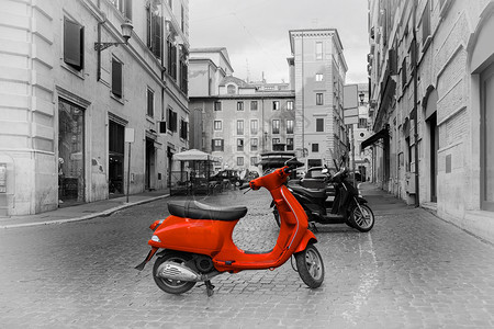 意大利罗马街上的小红色摩托车图片