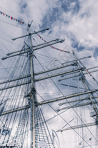 旧帆船旗高架舶护舰旗高架舶护舰旗和帆护旗和背景