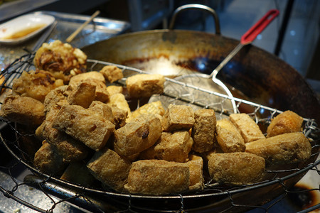 上海街食品摊的臭炸豆腐图片