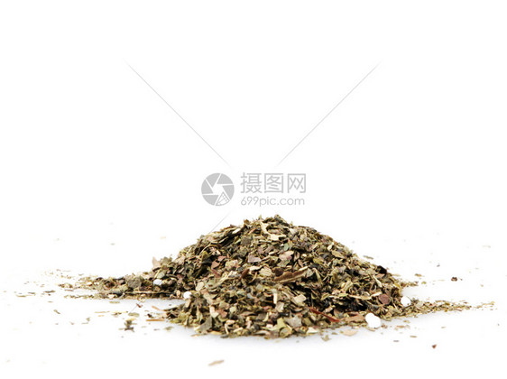 在白色背景中隔离的绿色茶叶图片