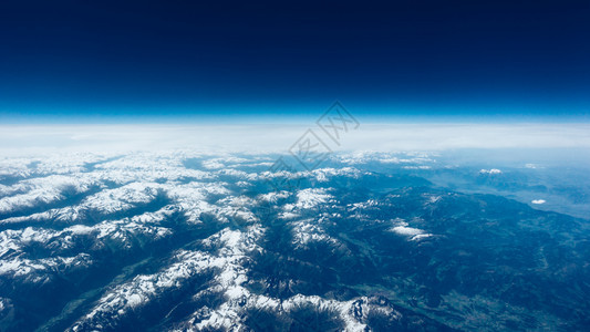山地风景飞机窗外的风景图片
