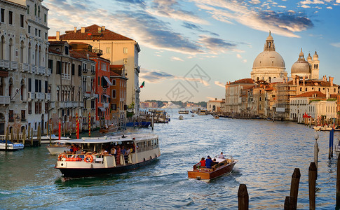 意大利威尼斯CanalGrande上美丽的平静日落图片