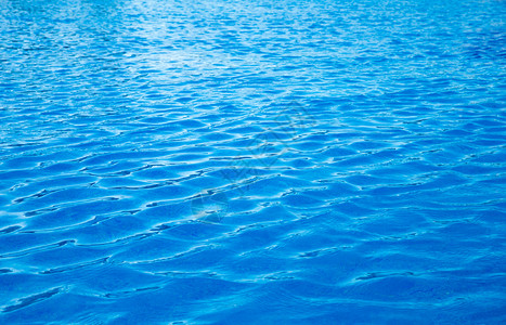 蓝色游泳池的地下水图片素材