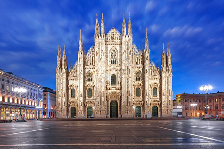 米兰大教堂意利米兰Duomo广场Duomo广场米兰大教堂或DuomodiMilano教堂上午蓝色时间米兰意大利伦巴迪亚背景图片