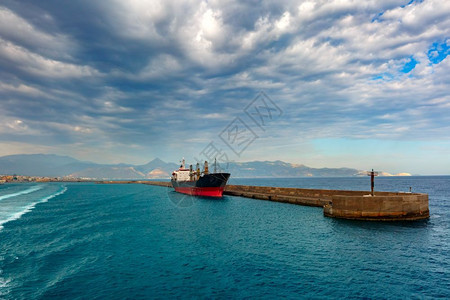 希腊克里特州拉利翁海港全景从上到希腊克里特州拉利翁港图片