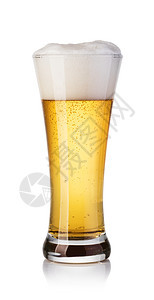 啤酒杯白色背景的啤酒杯图片
