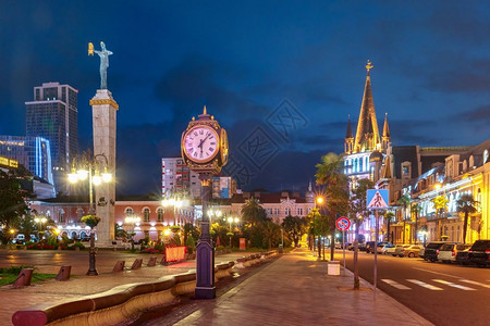 蓝色时段的欧洲广场格鲁吉亚巴图米格鲁吉亚阿扎拉巴图米图片