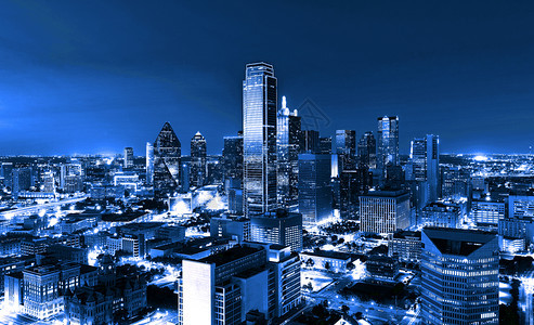 美国得克萨斯州达拉市夜的摩天大楼图片