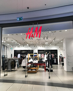 保加利亚布尔斯2018年3月9日MallGalleriaBurgas的HM商店HM是一家瑞典多国服装零售公司图片