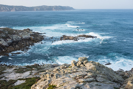 大西洋夏季岩石海岸线在西班牙欧洲的海岸风景图片