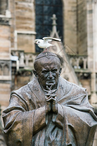 巴黎法国2018年月5日约翰保罗二世的铜像图片