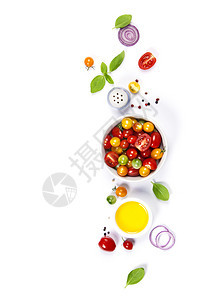 番茄沙拉配有新鲜番茄巴西和橄榄油的番茄巴西和橄榄油带复制品番茄沙拉带新鲜番茄巴西和橄榄油的番茄沙拉带新鲜番茄巴西和橄榄油的番茄沙图片