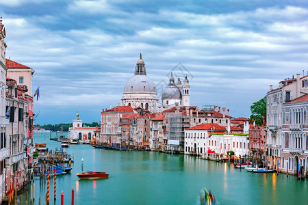晚上在意大利威尼斯运河晚上在意大利威尼斯运河和圣玛丽卫生或亚达拉玛丽亚玛丽亚玛丽亚玛丽亚圣玛丽亚玛丽亚圣玛丽亚玛丽亚玛丽亚图片