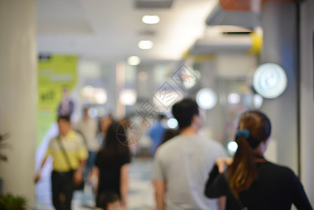 购物商场零售店的抽象模糊背景图片