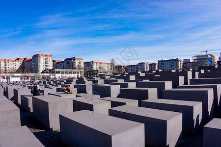 柏林,德国 -2015年3月日:柏林大屠杀纪念馆,被者的灰色立方体图片