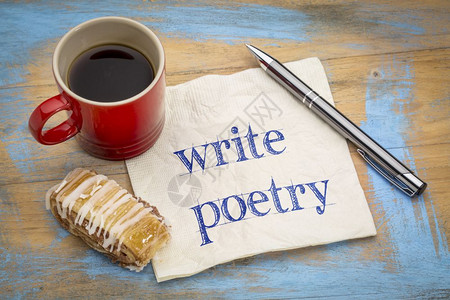 写诗在餐巾纸上写诗在餐巾纸上写鼓舞人心的文字加一杯咖啡图片