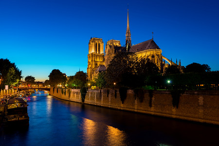 法国巴黎圣母院之夜图片
