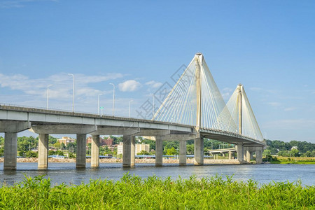 克拉桥密苏里州西奥尔顿密苏里和伊利诺奥尔顿密西比河的一条有线桥图片