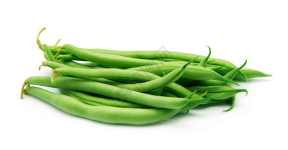 在白色背景上被孤立的少数绿色法国豆子图片