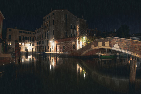 在威尼斯水渠沿线清空街道图片