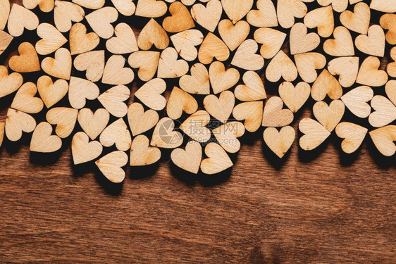 木制背景的小心情人节爱概念木制背景的小心图片