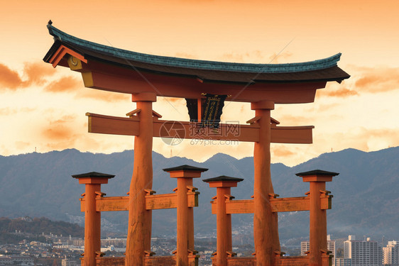 宫岛广日本著名的漂浮门图片