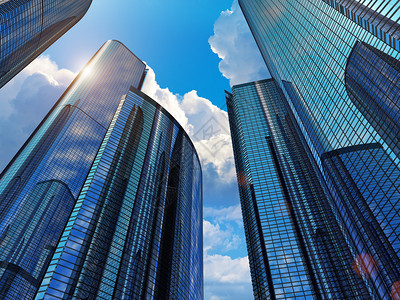 市中心公司商业区建筑玻璃反射办公大楼以云彩和阳光的蓝色天空对抗玻璃反射式办公大楼图片