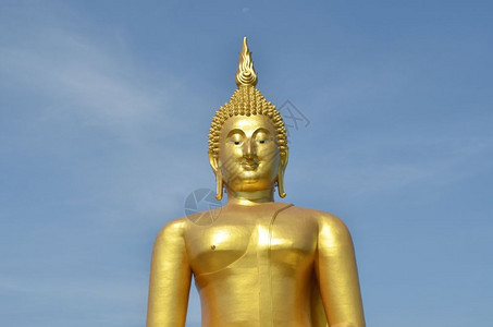 在泰国安东WatMuang的金佛像图片