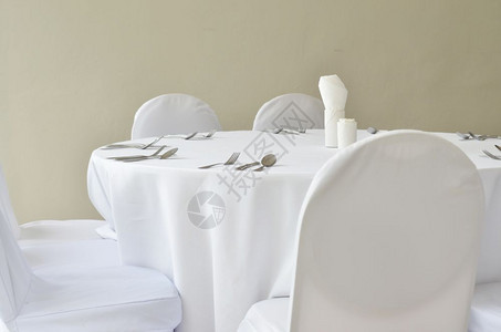 美食餐厅晚宴桌布置图片