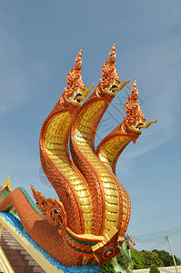 泰龙长王雕像三头在泰国图片
