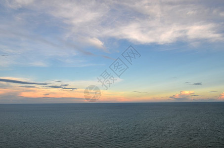 蓝海和天空背景图片