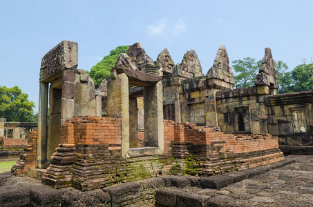 PhanomRung历史公园是一千年前在泰国Buriram省的城堡摇滚古老建筑图片