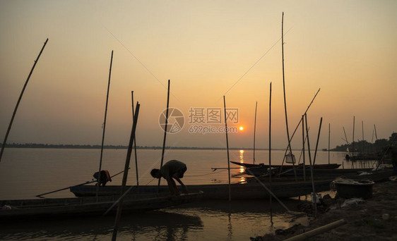 老在康江的日落如此美丽图片