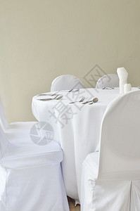 美食餐厅晚宴桌布置图片